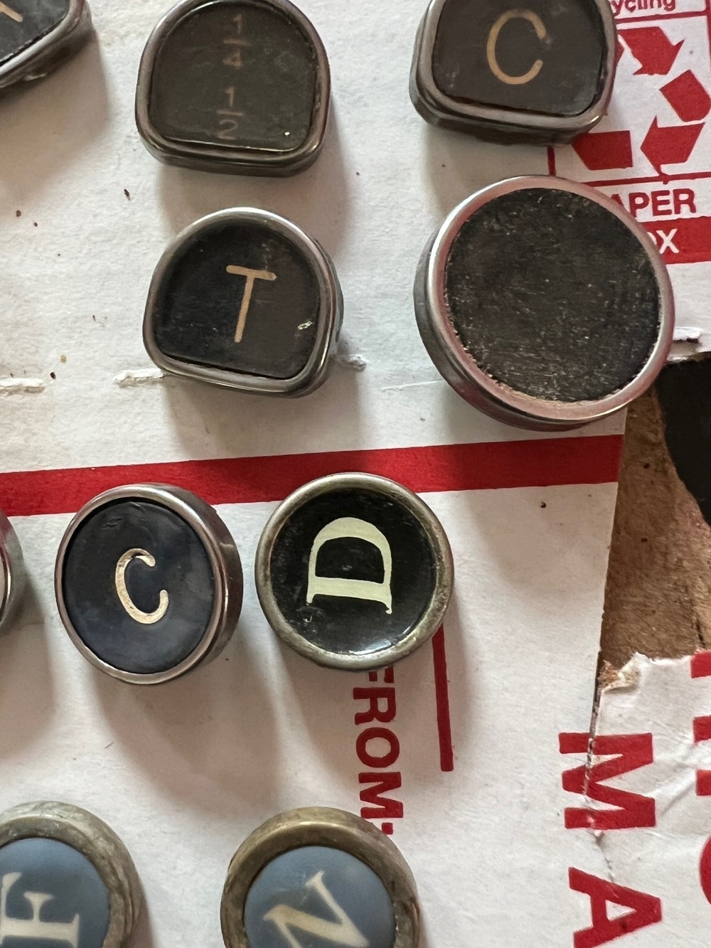 Vintage TYPEWRITER KEYS mixed lot of 46 - Picture 16 of 16